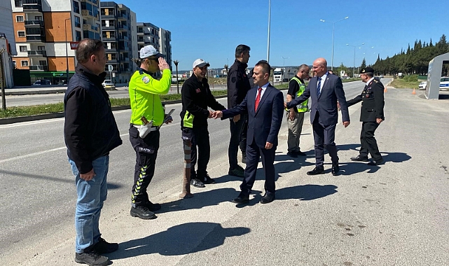 Vali Aktaş, bayram mesaisi yapan personelleri yalnız bırakmadı