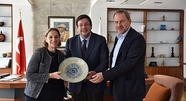 Başkan Erkek konuklarını ağırlıyor