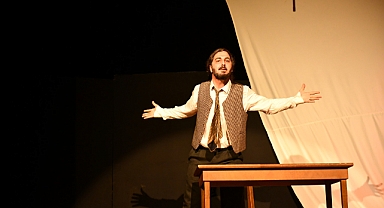 "Bir Delinin Hatıra Defteri"