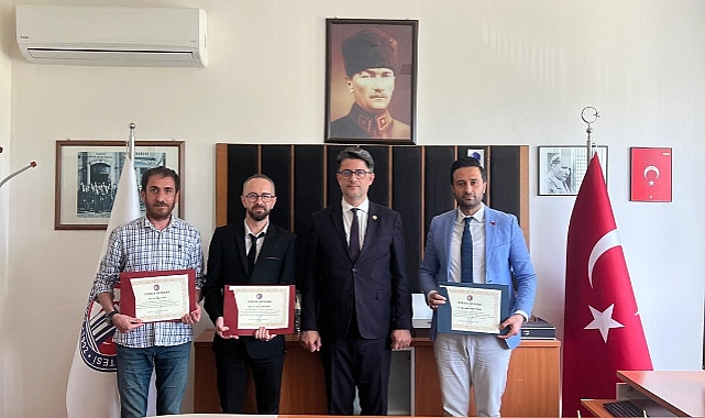 ÇOMÜ Rektörü Erenoğlu öğretim üyelerine belgelerini takdim etti