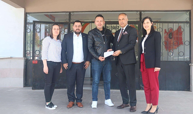 İlk maaşını eğitim için bağışladı