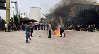 İtfaiye ekiplerinden yangın söndürme eğitimi