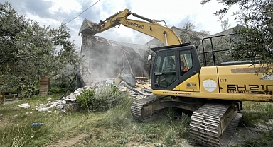 Kaçak yapıların yıkımı sürüyor