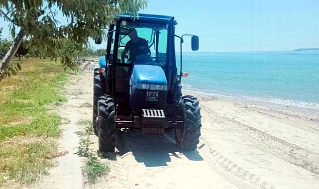 Kepez Belediyesi halk plajını temizliyor