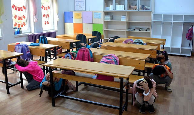 Sinekçi Köyü&#039;nde çocuklara deprem eğitimi