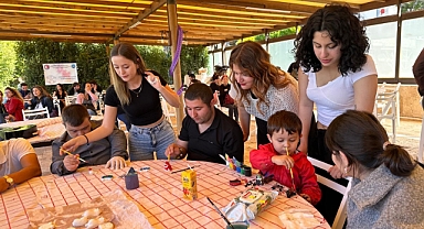 Üniversiteliler otizmli çocuklara Hobi Günü düzenledi