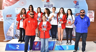 Yelkencilerden büyük başarı