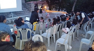 Behramlı'da çocukların sinema keyfi!