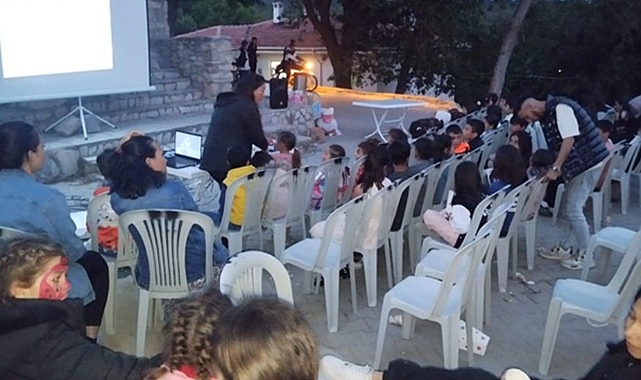 Behramlı&#039;da çocukların sinema keyfi!