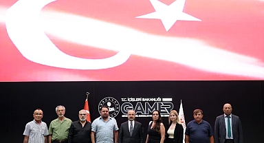 Çanakkaleli Gazeteciler Bülent Turan'ı ziyaret etti