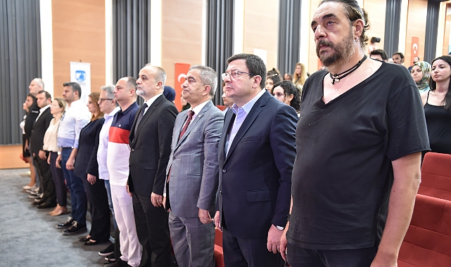 Erkek; &quot;Öğrenci arkadaşlarımızın yanında olmaktan mutluyuz&quot;