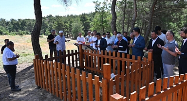 Kabri başında anıldı