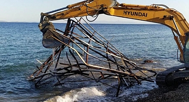 Kıyılarda ve sahil şeridinde izinsiz yapılar yıkılıyor