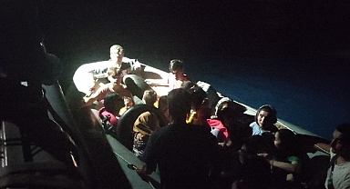 Lastik bot içinde 10'u çocuk 27 göçmen