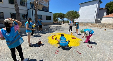 Okul bahçelerini renklendiren proje