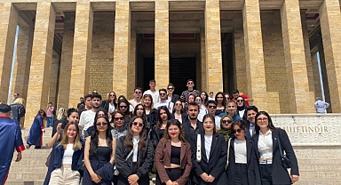 Üniversiteli öğrenciler Anıtkabir'de