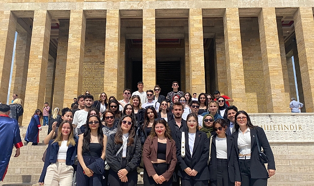 Üniversiteli öğrenciler Anıtkabir&#039;de