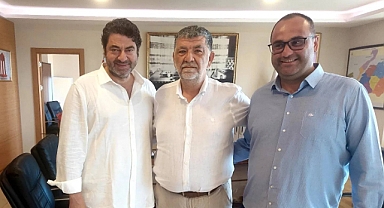 Ünlü şarkıcı, Başkan Ertuğrul'u ziyaret etti