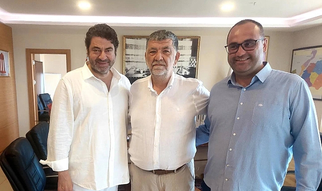 Ünlü şarkıcı, Başkan Ertuğrul&#039;u ziyaret etti