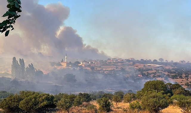 Yangın nedeniyle köy boşaltıldı