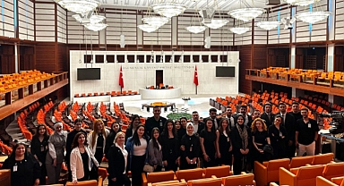 Yerel yönetimler öğrencileri TBMM'yi ziyaret etti