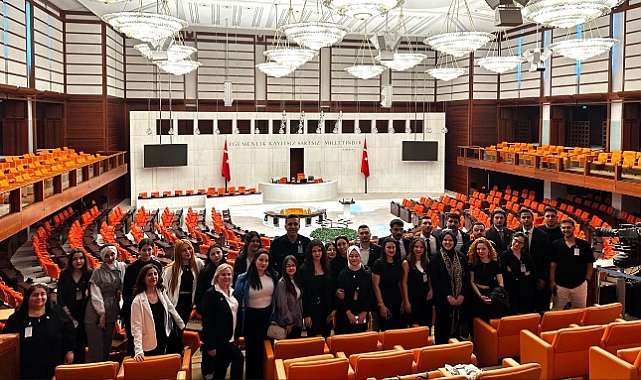 Yerel yönetimler öğrencileri TBMM&#039;yi ziyaret etti