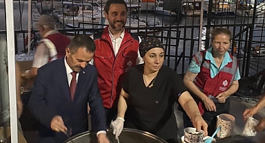 Çanakkalelilere aşure dağıtıldı