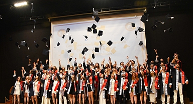 ÇOMÜ Diş Hekimliği Mezuniyet Töreni gerçekleştirildi