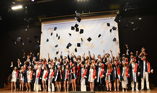 ÇOMÜ Diş Hekimliği Mezuniyet Töreni gerçekleştirildi