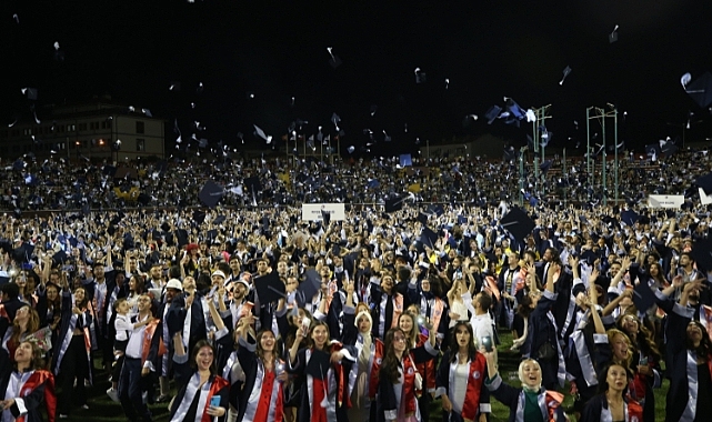 ÇOMÜ Mezuniyet Töreni coşkuyla gerçekleştirildi