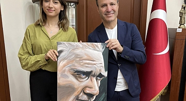 Genç sanatçıdan Başkan Soyuak'a hediye