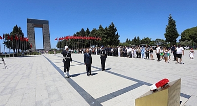 Şehitler Abidesi'nde anma töreni