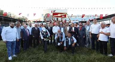 Çardak'ta başpehlivan Feyzullah Aktürk