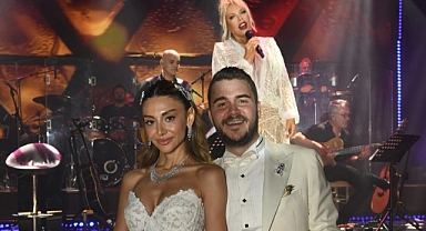 Doruk Doğan ve Ceren Usta, Çırağan Sarayı'nda evlendi