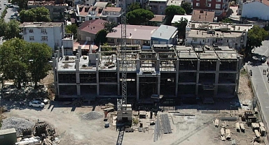 Ezine'de Kent Meydanı çalışmaları sürüyor