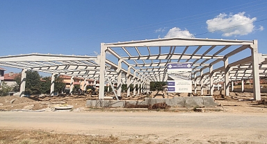 Yenice'de Kapalı Pazaryeri çalışmaları sürüyor