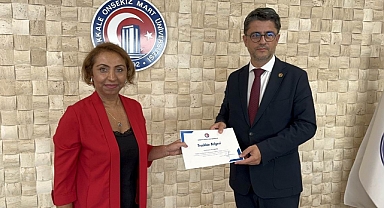 Başarılı akademisyen ödüllendirildi