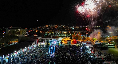Çan'da İlyas Yalçıntaş konser verdi
