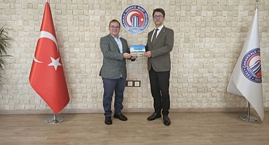 ÇOMÜ öğretim üyesinden kitap