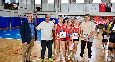 Genç yıldızlar ödüllerini aldı