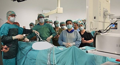 Hastanede canlı ameliyatla cerrahi eğitim