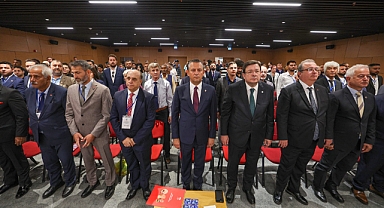 CHP Genel Başkanı Özgür Özel Roman Çalıştayı'na katıldı