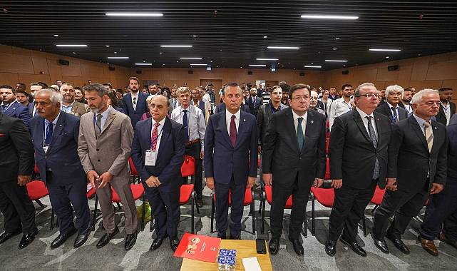 CHP Genel Başkanı Özgür Özel Roman Çalıştayı&#039;na katıldı