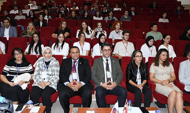 ÇOMÜ&#039;de İletişim Kongresi yapıldı