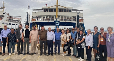 İki ada arasında düzenli feribot seferi istiyorlar