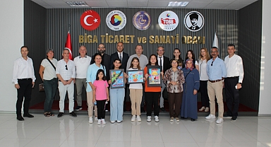 Yarışmayı kazananlara hediyeleri verildi