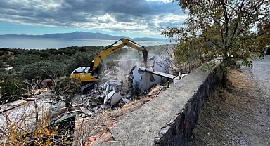 Ayvacık'ta kaçak yapı yıkımı!