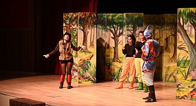 Biga'da Çizmeli Kedi sahnelendi