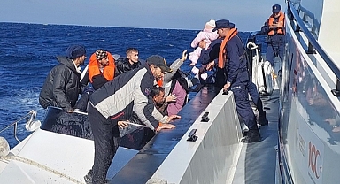 Bozcaada açıklarında 19 göçmen yakalandı