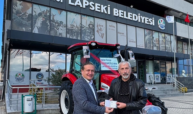 Lapseki Belediyesi&#039;ne traktör desteği